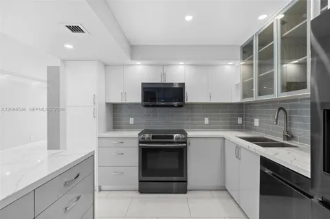 701 Three Islands Blvd #411