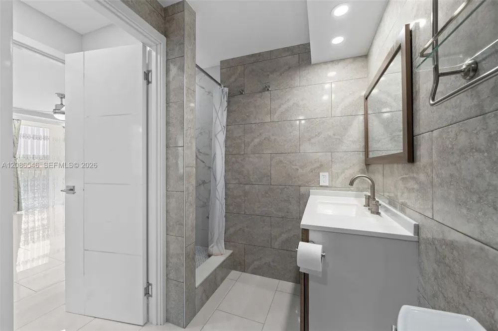 701 Three Islands Blvd #411 Hallandale Beach, FL 33009
