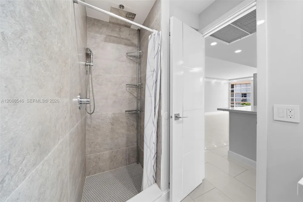 701 Three Islands Blvd #411 Hallandale Beach, FL 33009
