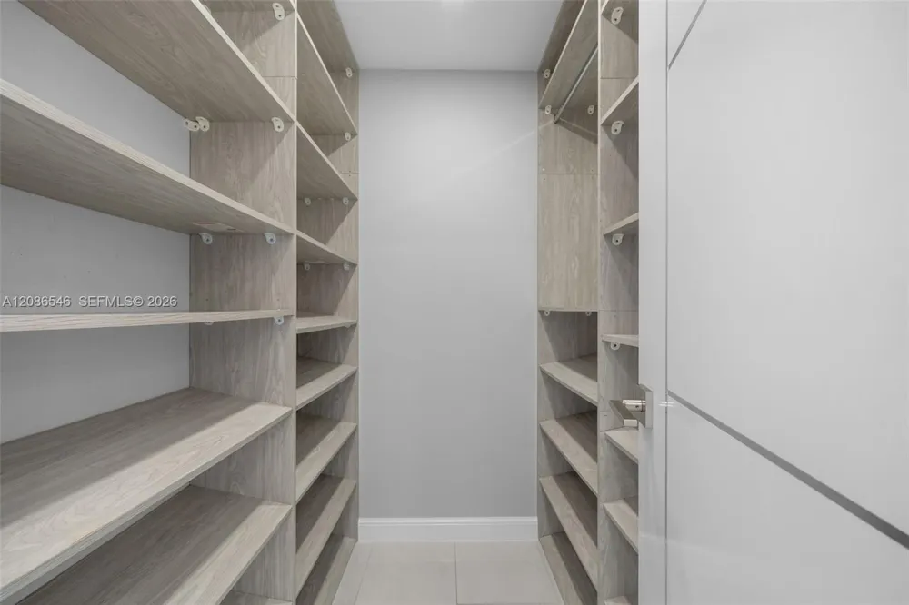701 Three Islands Blvd #411 Hallandale Beach, FL 33009