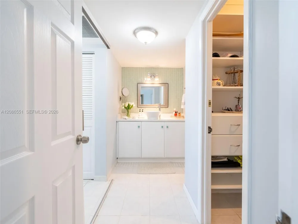 500 Bayview Dr #1520 Sunny Isles Beach, FL 33160