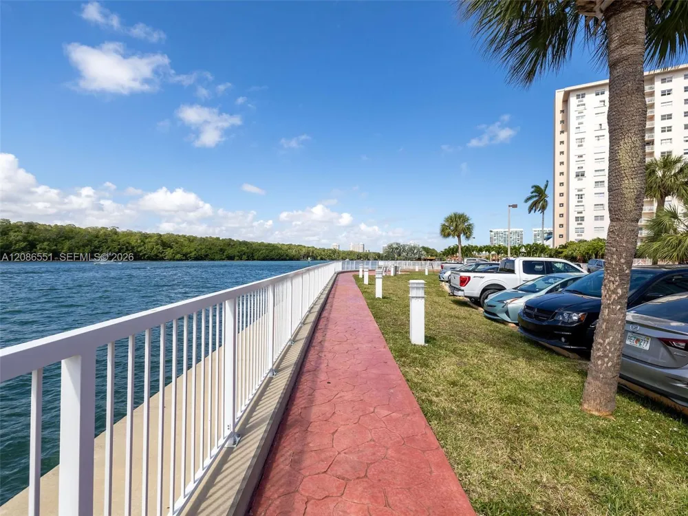 500 Bayview Dr #1520 Sunny Isles Beach, FL 33160