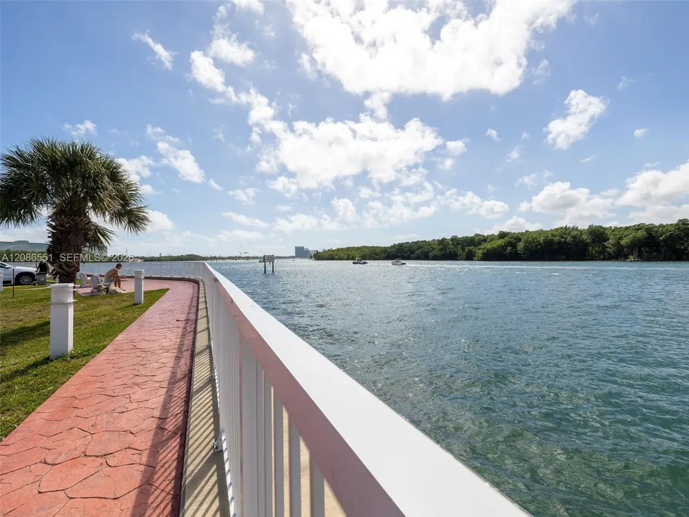 500 Bayview Dr #1520 Sunny Isles Beach, FL 33160