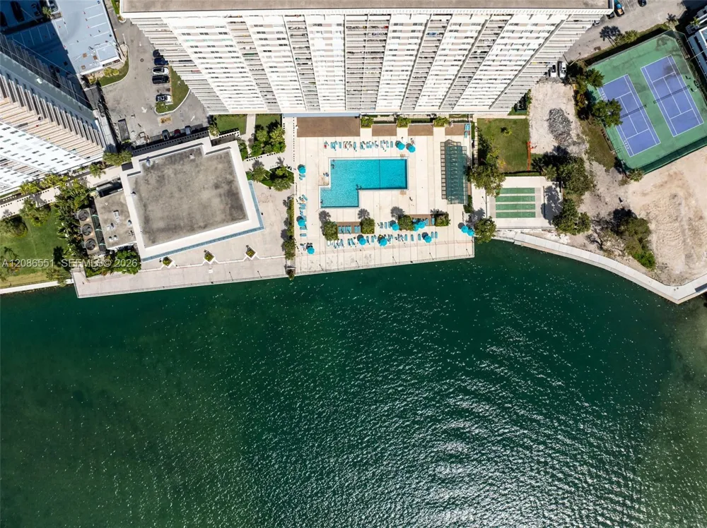 500 Bayview Dr #1520 Sunny Isles Beach, FL 33160