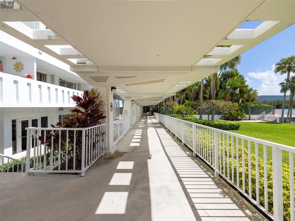 500 Bayview Dr #1520 Sunny Isles Beach, FL 33160