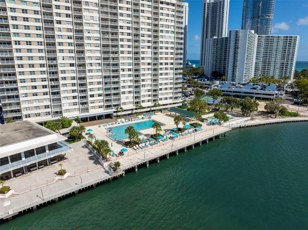 500 Bayview Dr #1520 Sunny Isles Beach, FL 33160