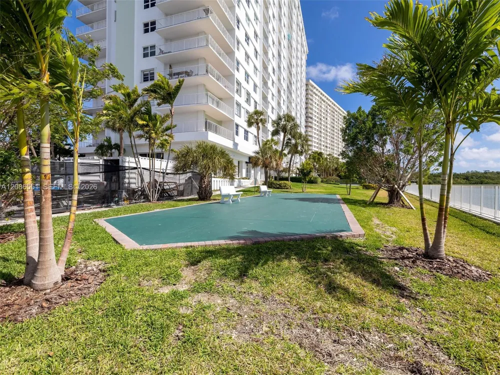 500 Bayview Dr #1520 Sunny Isles Beach, FL 33160