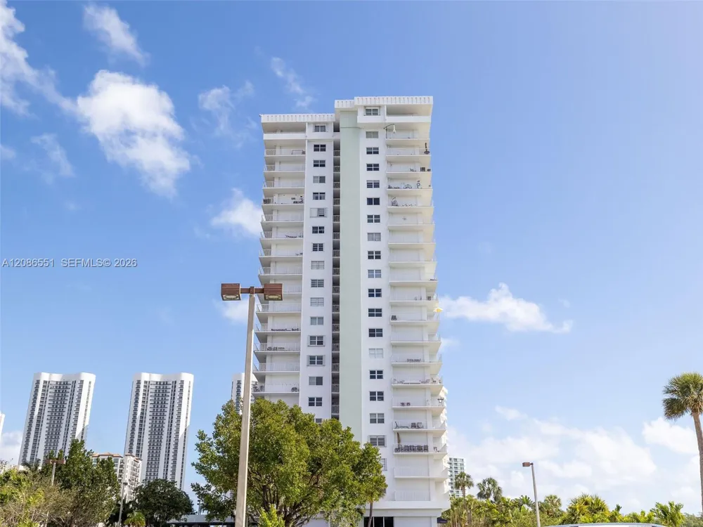 500 Bayview Dr #1520 Sunny Isles Beach, FL 33160