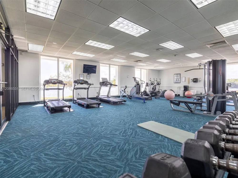500 Bayview Dr #1520 Sunny Isles Beach, FL 33160