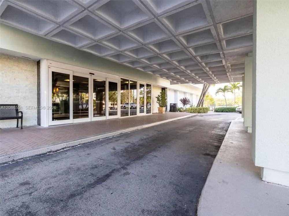 500 Bayview Dr #1520 Sunny Isles Beach, FL 33160
