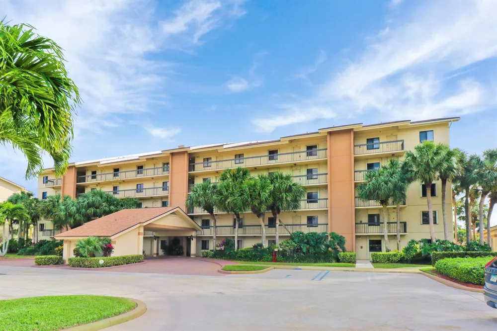 1601 Marina Isle Way #202 Jupiter, FL 33477
