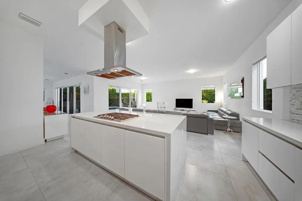 10081 NW 75TH TERRACE Doral, FL 33178