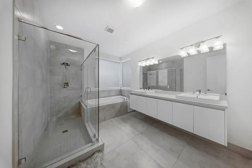 10081 NW 75TH TERRACE Doral, FL 33178