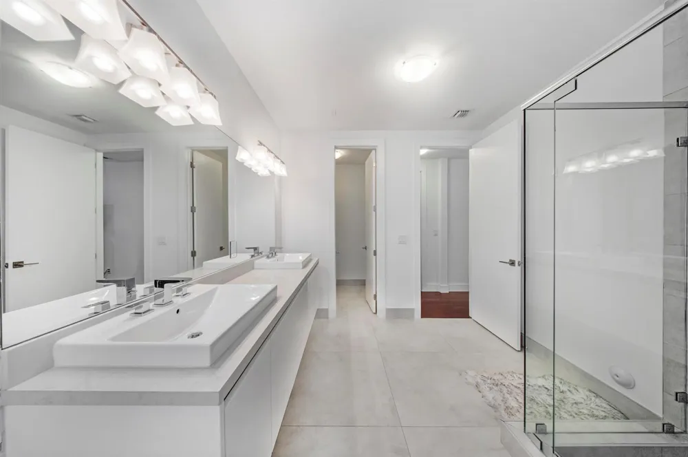 10081 NW 75TH TERRACE Doral, FL 33178