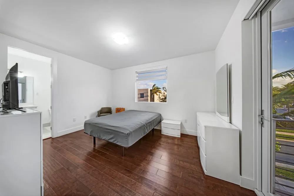 10081 NW 75TH TERRACE Doral, FL 33178