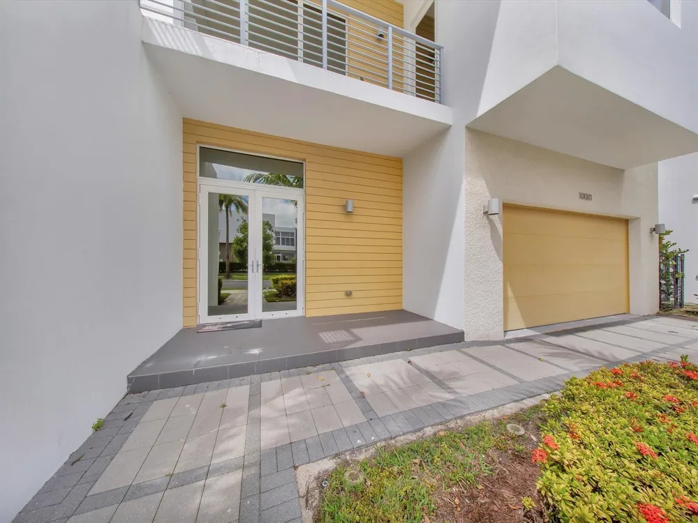 10081 NW 75TH TERRACE Doral, FL 33178