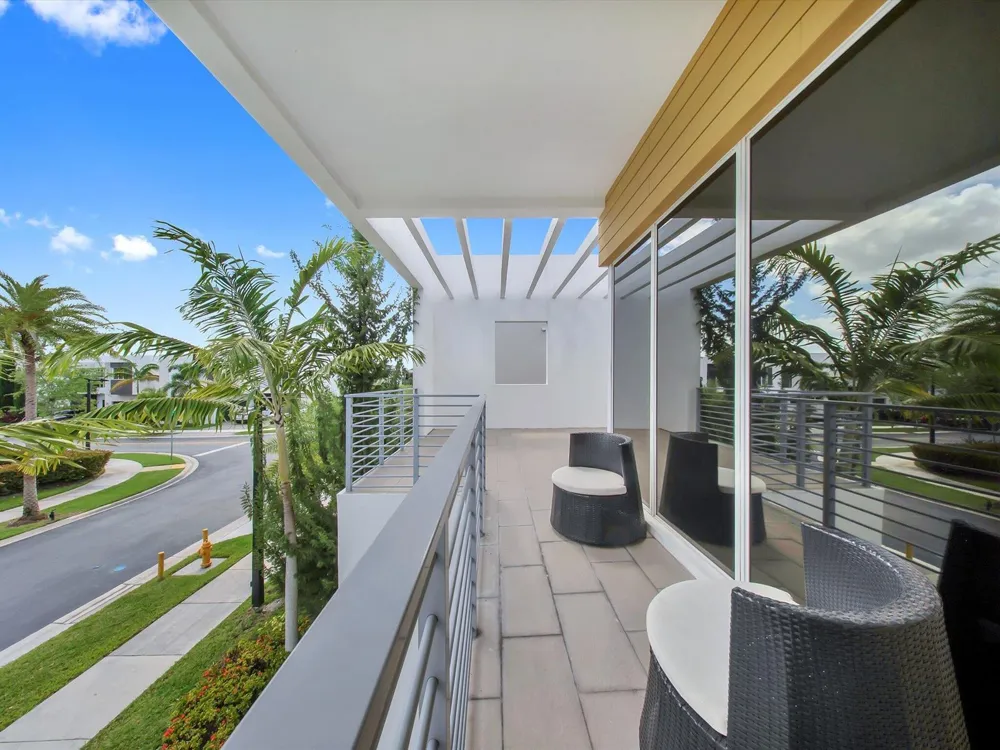 10081 NW 75TH TERRACE Doral, FL 33178