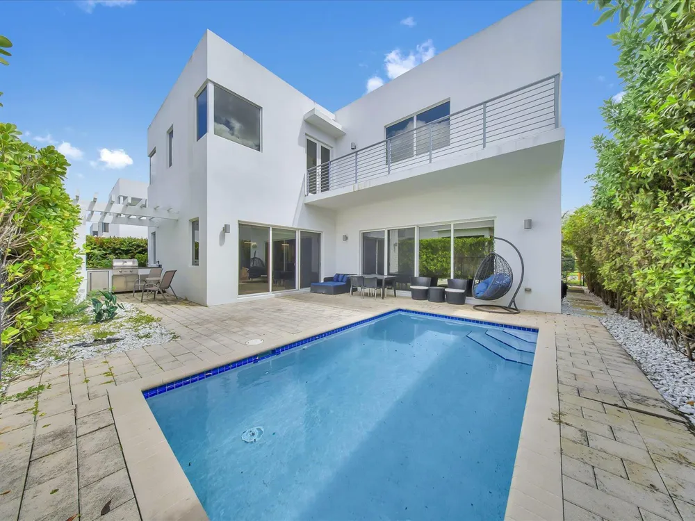 10081 NW 75TH TERRACE Doral, FL 33178