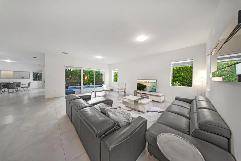 10081 NW 75TH TERRACE Doral, FL 33178