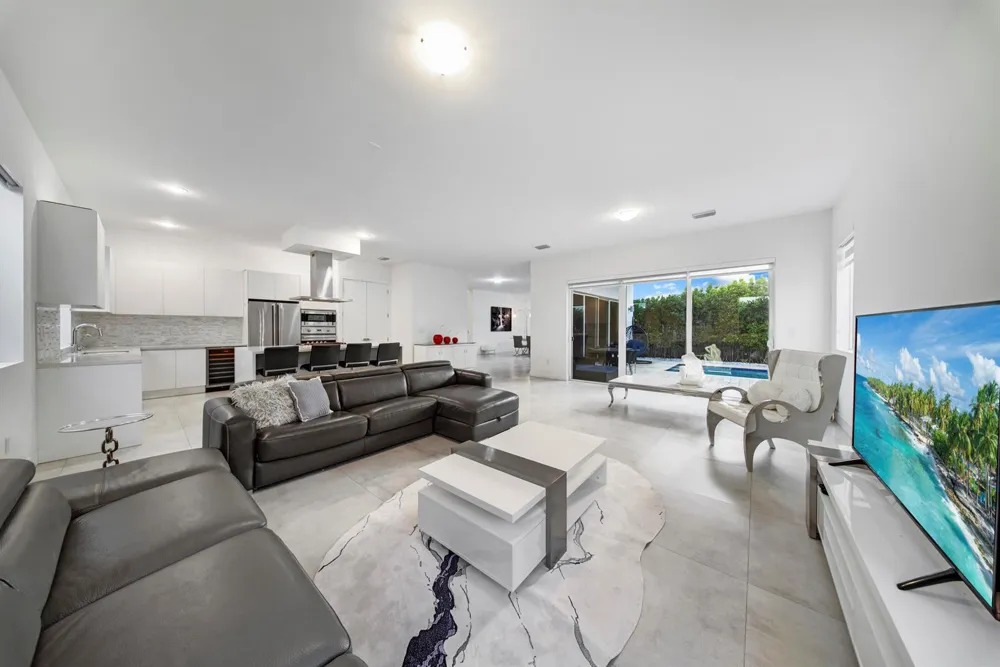 10081 NW 75TH TERRACE Doral, FL 33178