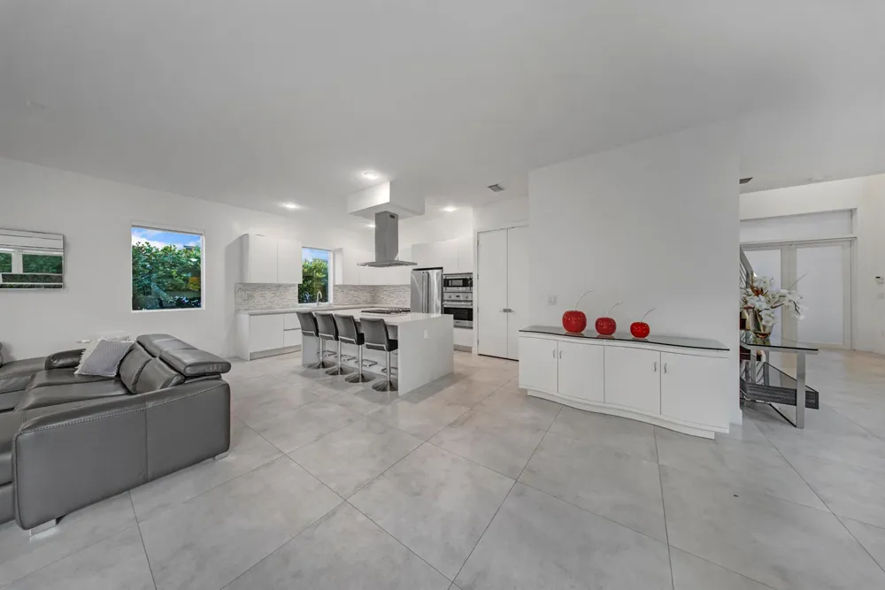 10081 NW 75TH TERRACE Doral, FL 33178