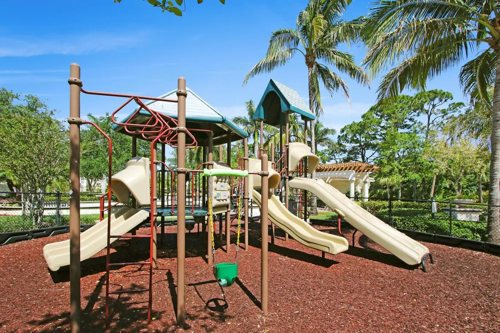 8303 MYRTLEWOOD CIRCLE W Palm Beach Gardens, FL 33418