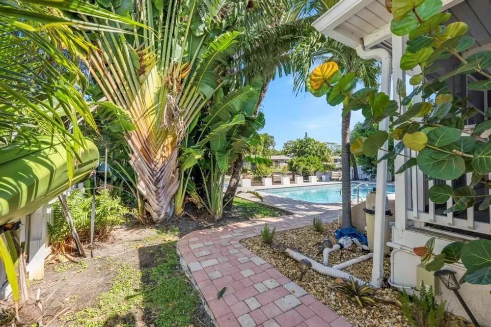 1771 NE 35th Street Oakland Park, FL 33334
