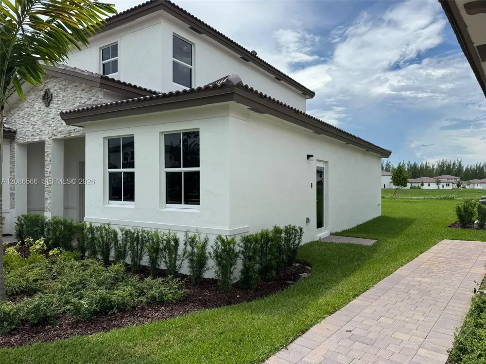 2404 SE 29th Dr Homestead, FL 33035