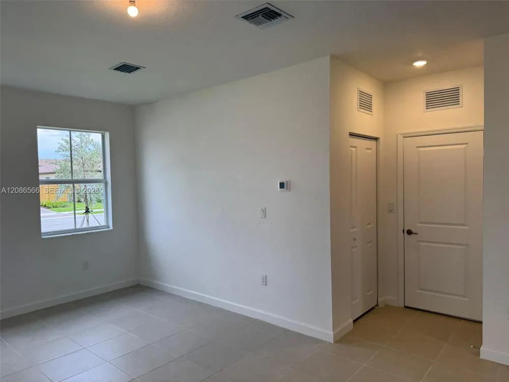 2404 SE 29th Dr Homestead, FL 33035