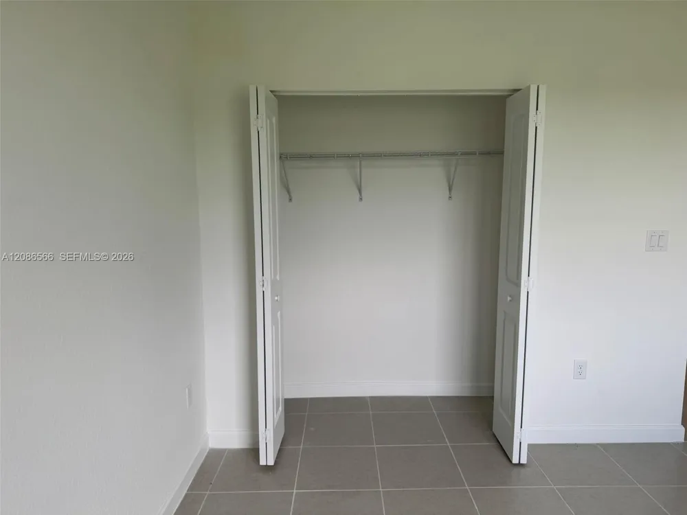 2404 SE 29th Dr Homestead, FL 33035
