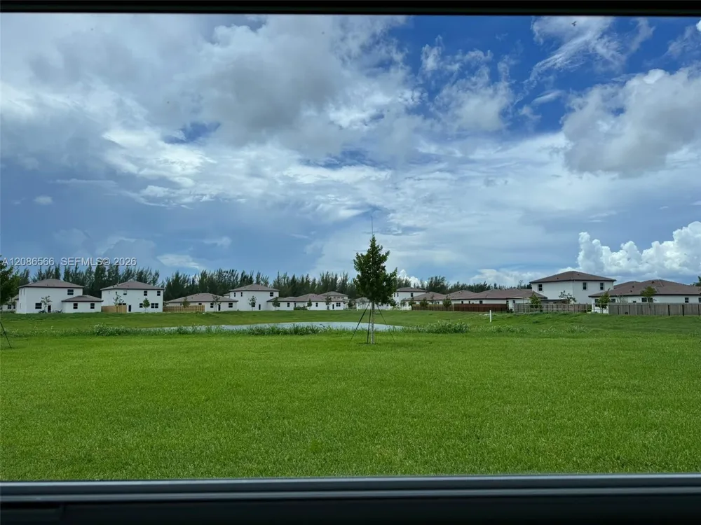 2404 SE 29th Dr Homestead, FL 33035