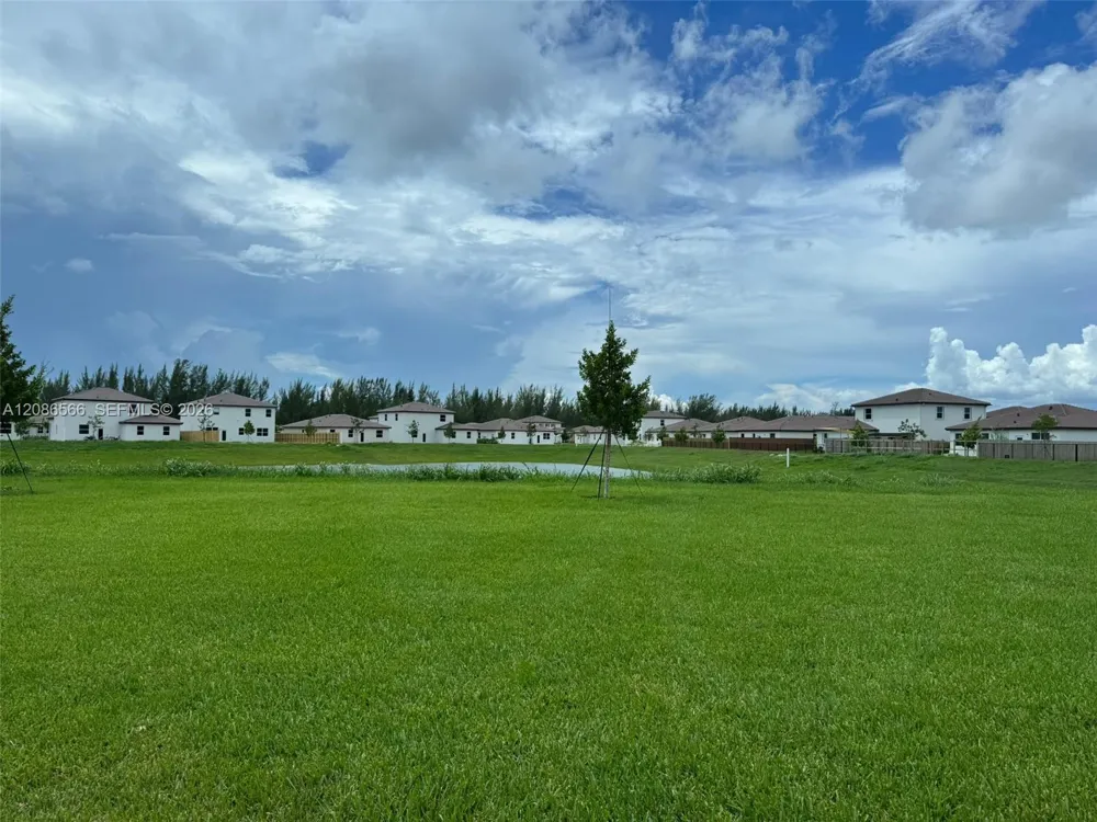 2404 SE 29th Dr Homestead, FL 33035