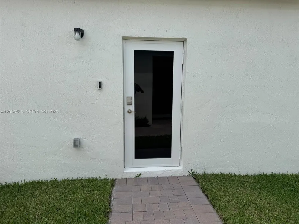 2404 SE 29th Dr Homestead, FL 33035