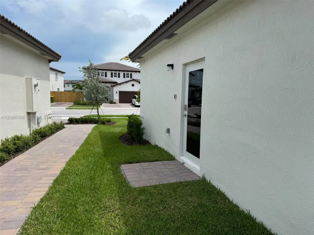 2404 SE 29th Dr Homestead, FL 33035
