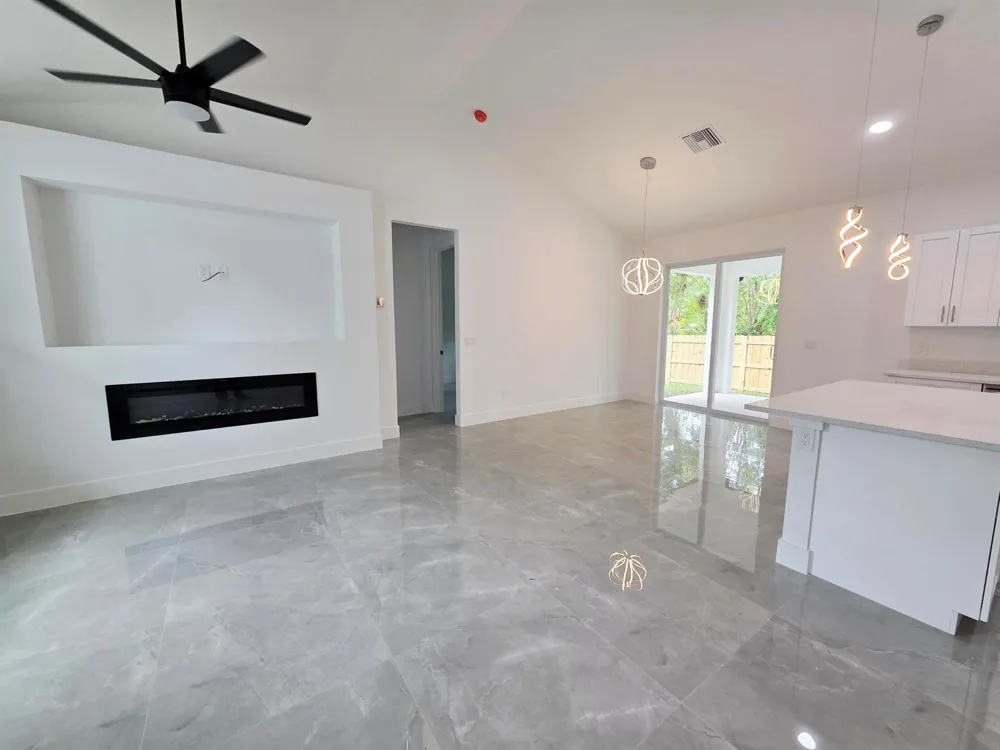 702 NW 39TH CIRCLE Okeechobee, FL 34972