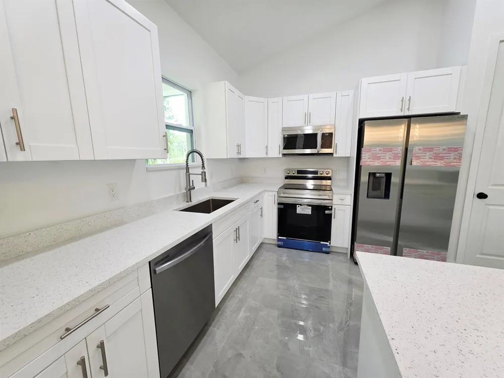 702 NW 39TH CIRCLE Okeechobee, FL 34972