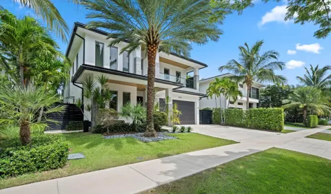 745 Park Drive W