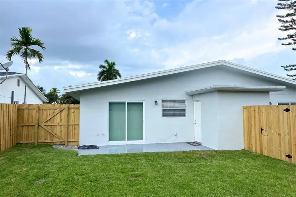 838 SW 14th Street Fort Lauderdale, FL 33315