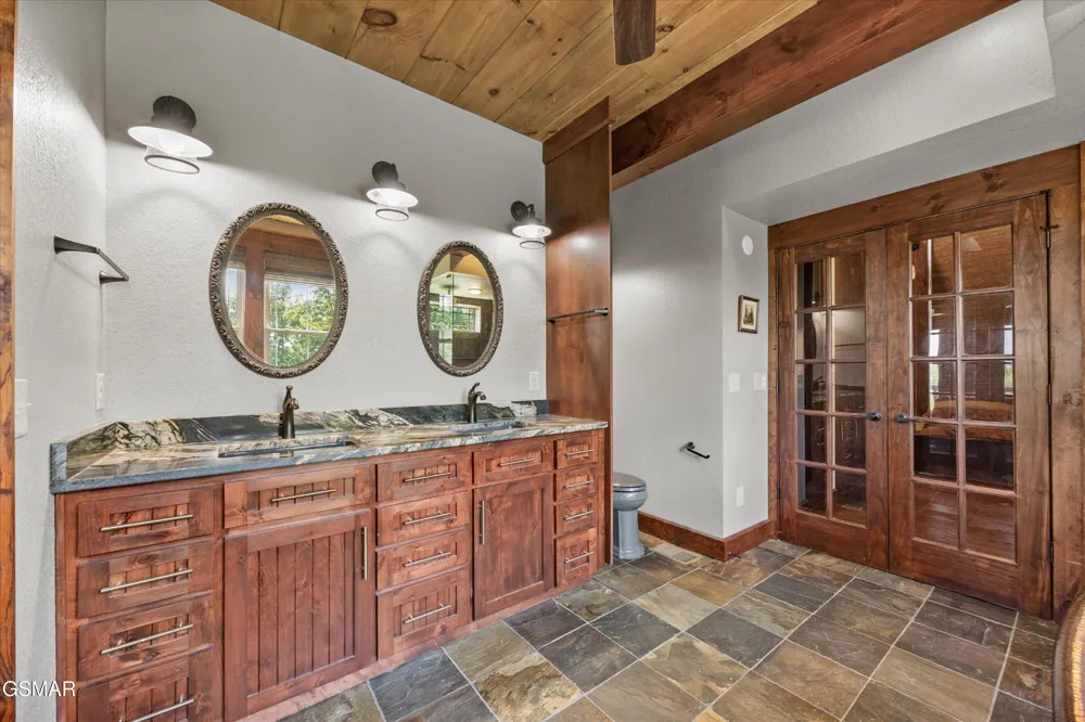 3301 Summit Trails Drive Sevierville, TN 37862