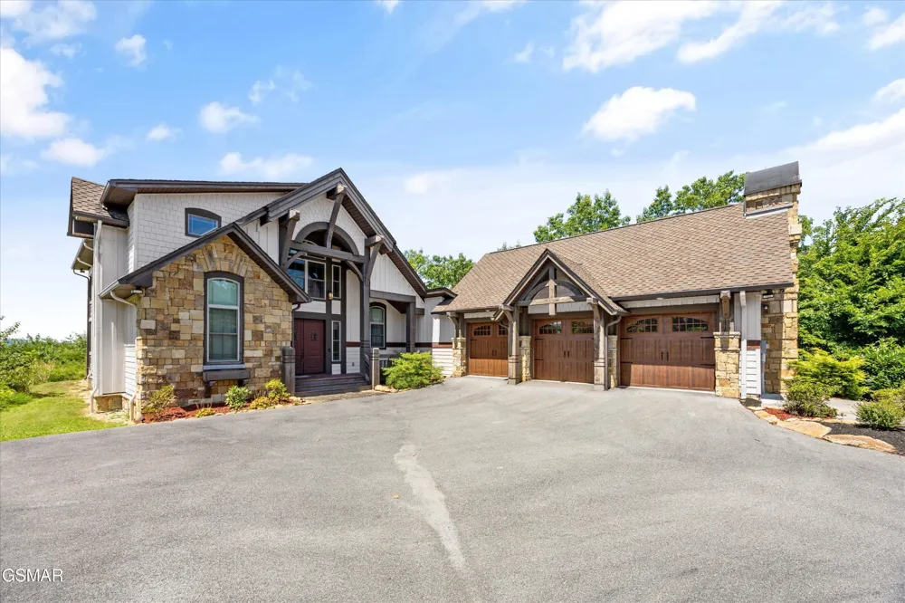3301 Summit Trails Drive Sevierville, TN 37862