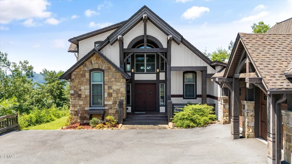 3301 Summit Trails Drive Sevierville, TN 37862