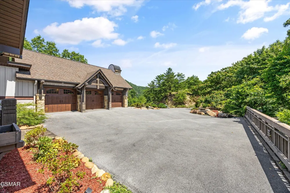 3301 Summit Trails Drive Sevierville, TN 37862