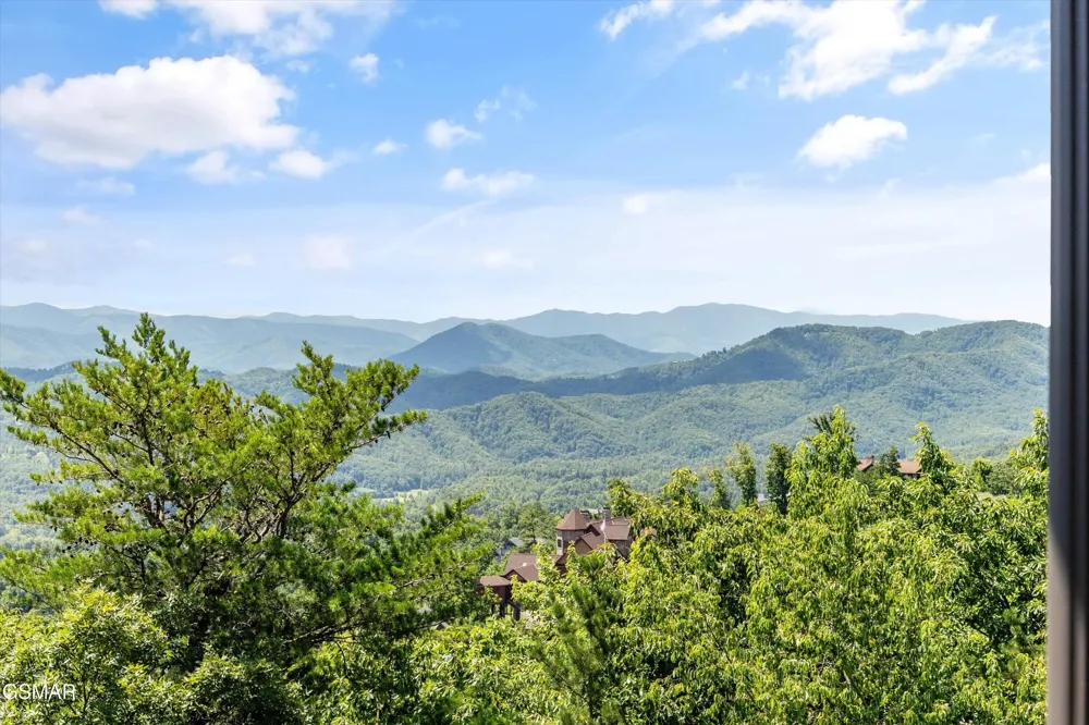 3301 Summit Trails Drive Sevierville, TN 37862