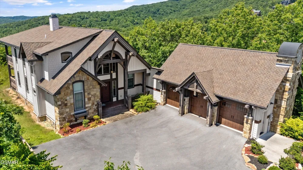 3301 Summit Trails Drive Sevierville, TN 37862