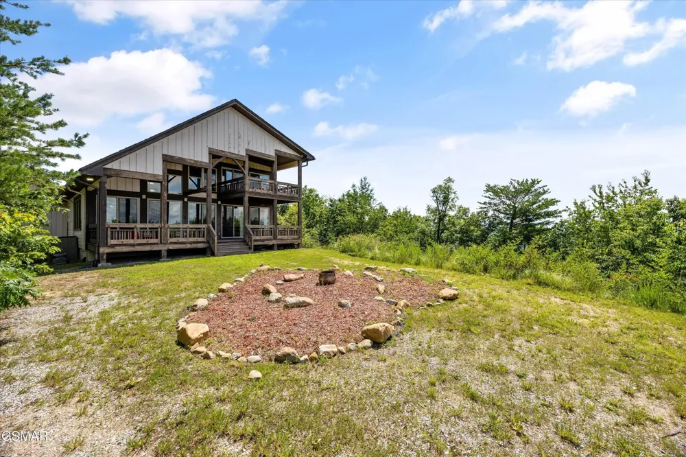 3301 Summit Trails Drive Sevierville, TN 37862