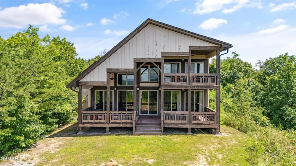 3301 Summit Trails Drive Sevierville, TN 37862