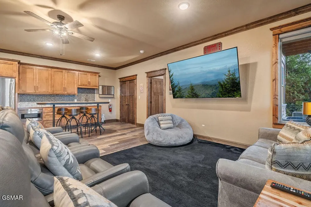 3222 Laurel Cove Trail Sevierville, TN 37862