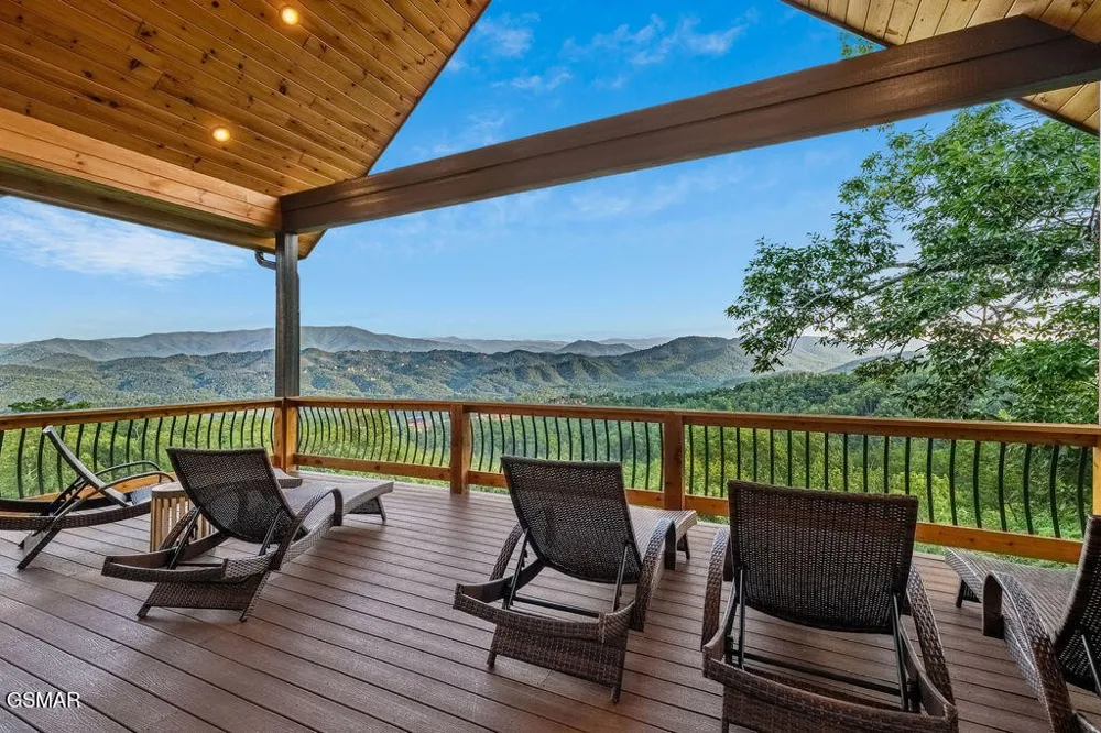 3222 Laurel Cove Trail Sevierville, TN 37862