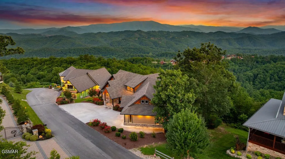 3222 Laurel Cove Trail Sevierville, TN 37862