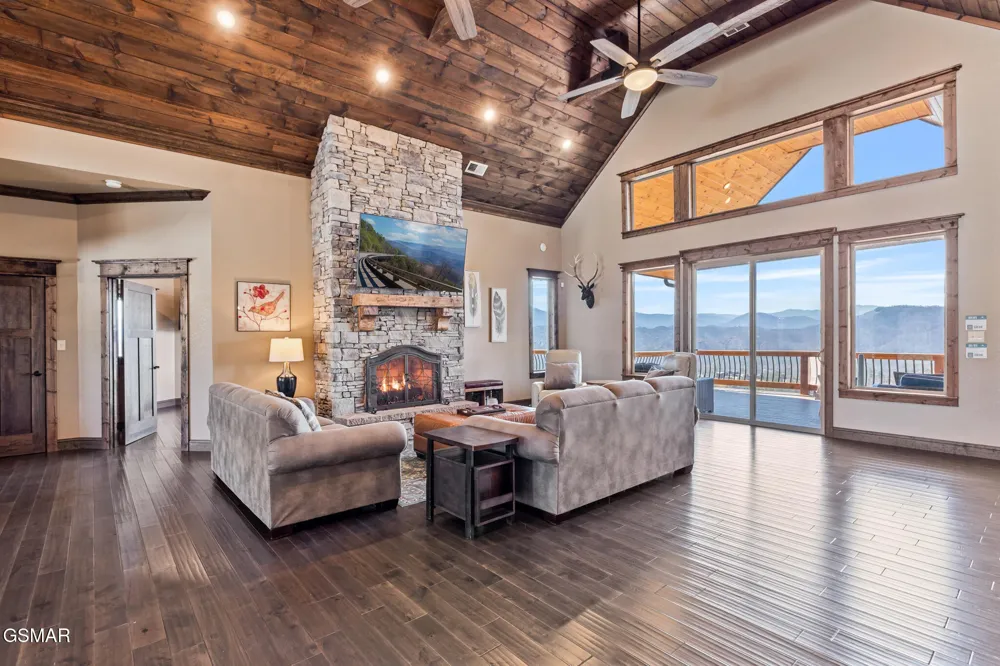 3222 Laurel Cove Trail Sevierville, TN 37862